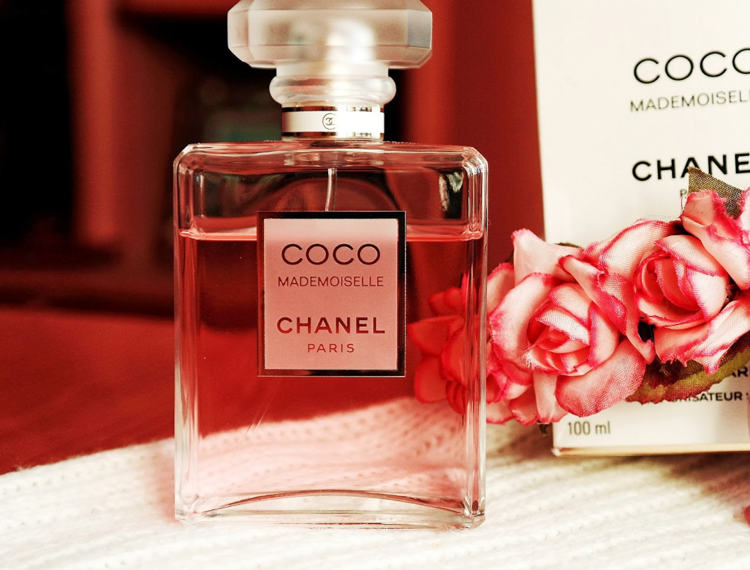 Духи мадмуазель. Coco Mademoiselle Chanel Paris. Шанель мадмуазель Рени. Духи мадмуазель гуччи. Миниатюра Шанель мадмуазель.